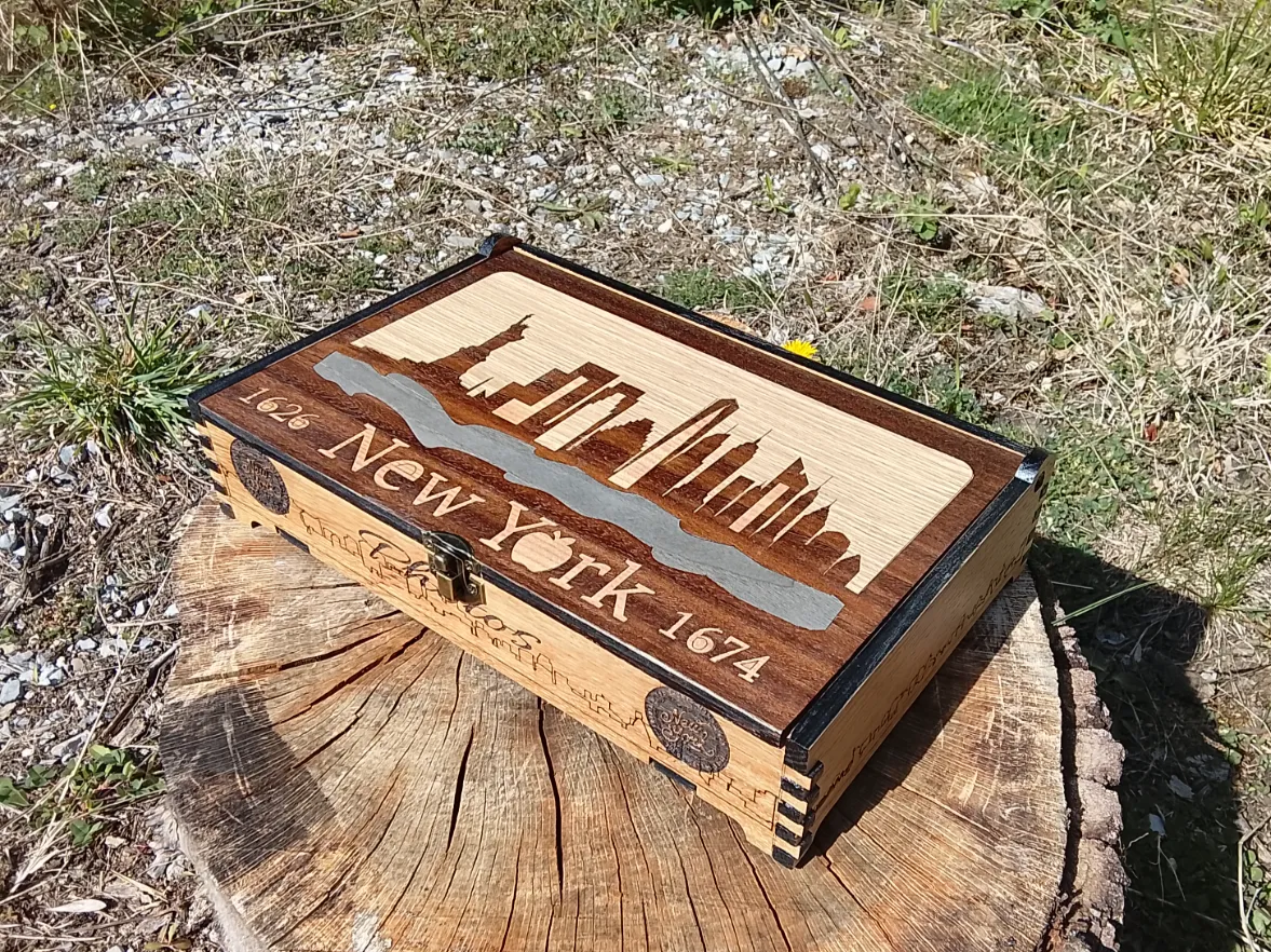 Boîte en bois avec skyline de New York