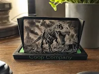 [Laser cut and engrave] Visitenkartenhalter mit Dinosaurier Skelett Motiv