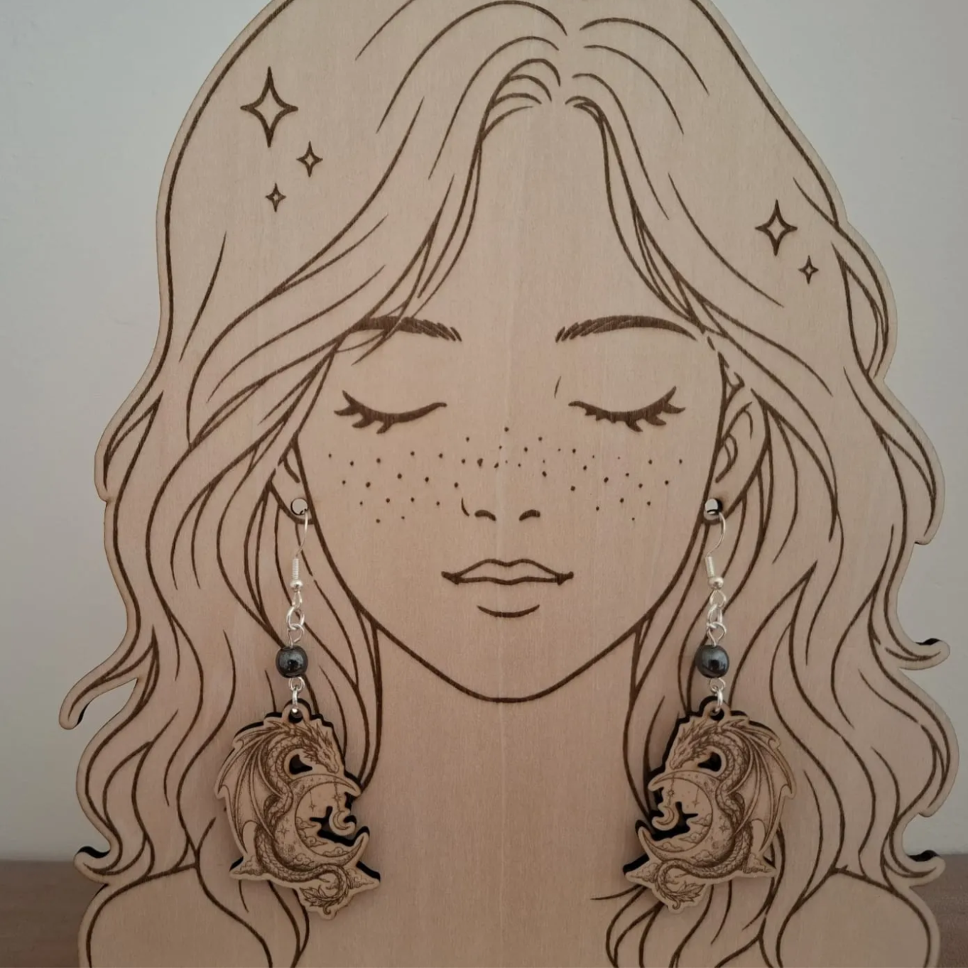 [Laser cut and engrave] Boucles d'oreilles pendantes en bois motif dragon et lune