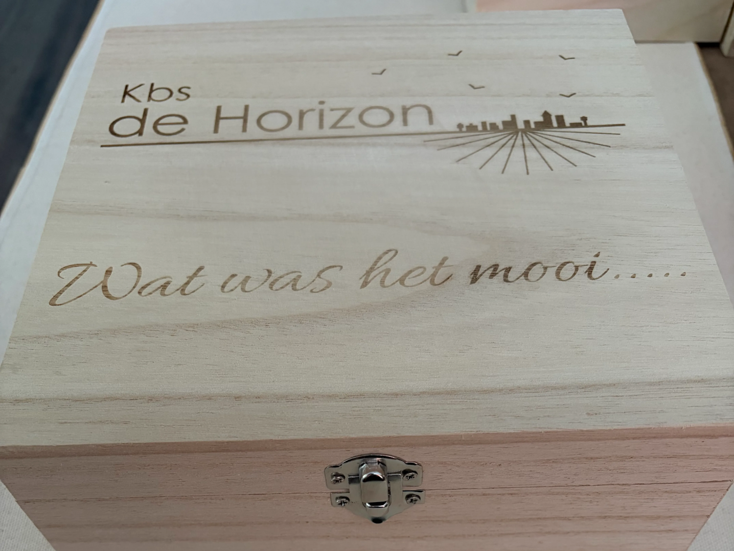 Remembrance box for teachers of Primary school that stopped