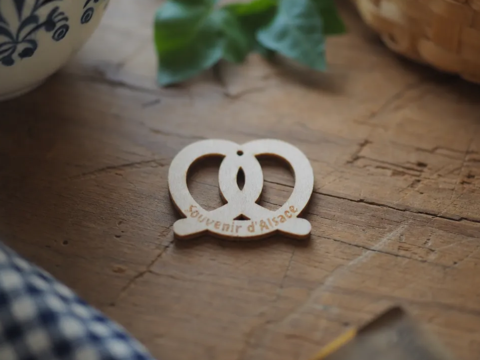 Brezel en bois souvenir d'Alsace