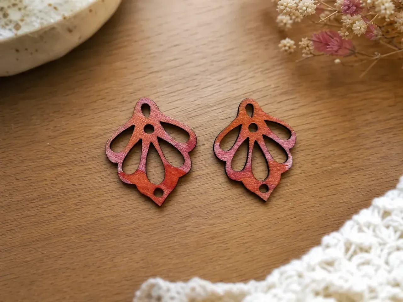 [Laser cut and engrave] Fächerförmige Ohrring-Anhänger aus Holz mit Farbverlauf