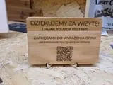 [Laser cut and engrave] Drewniana tabliczka z kodem QR z prośbą o opinię