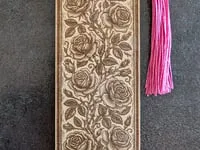 [Laser cut and engrave] Marque-page en bois avec motif de roses