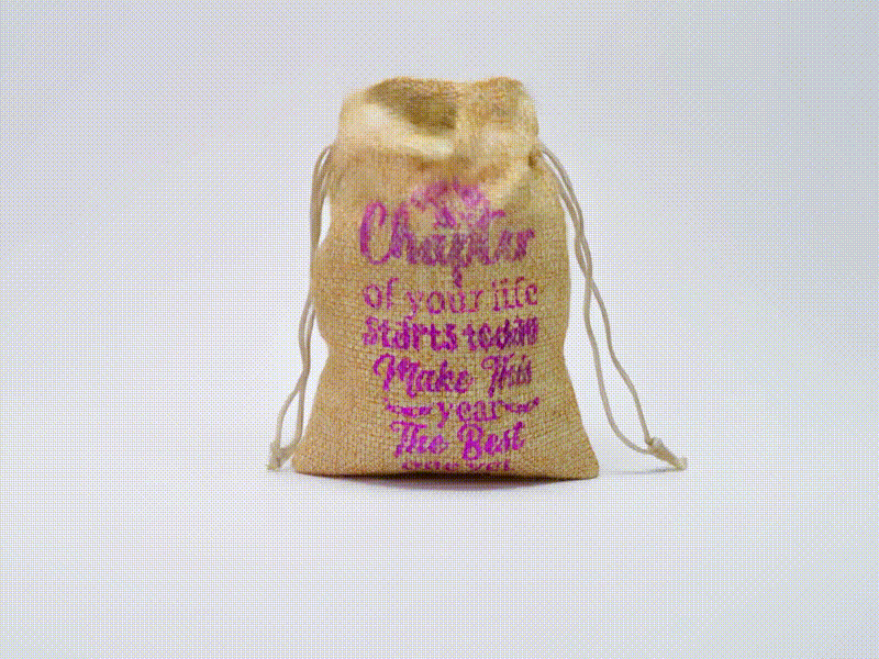 Joyero personalizado con bolsa de arpillera y pendientes para un cumpleaños genial!