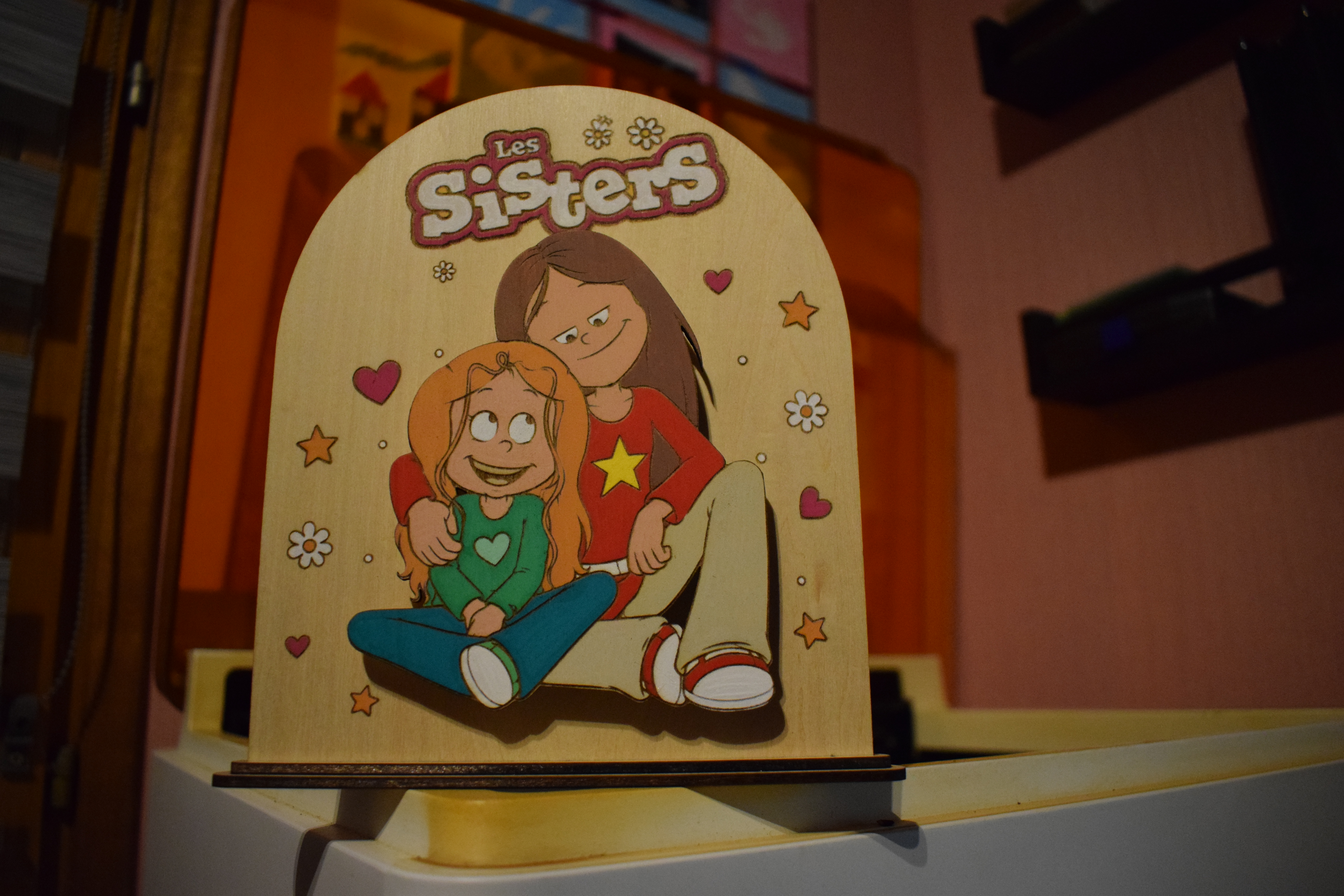 [Laser cut and engrave] Veilleuse en bois Les Sisters avec éclairage LED