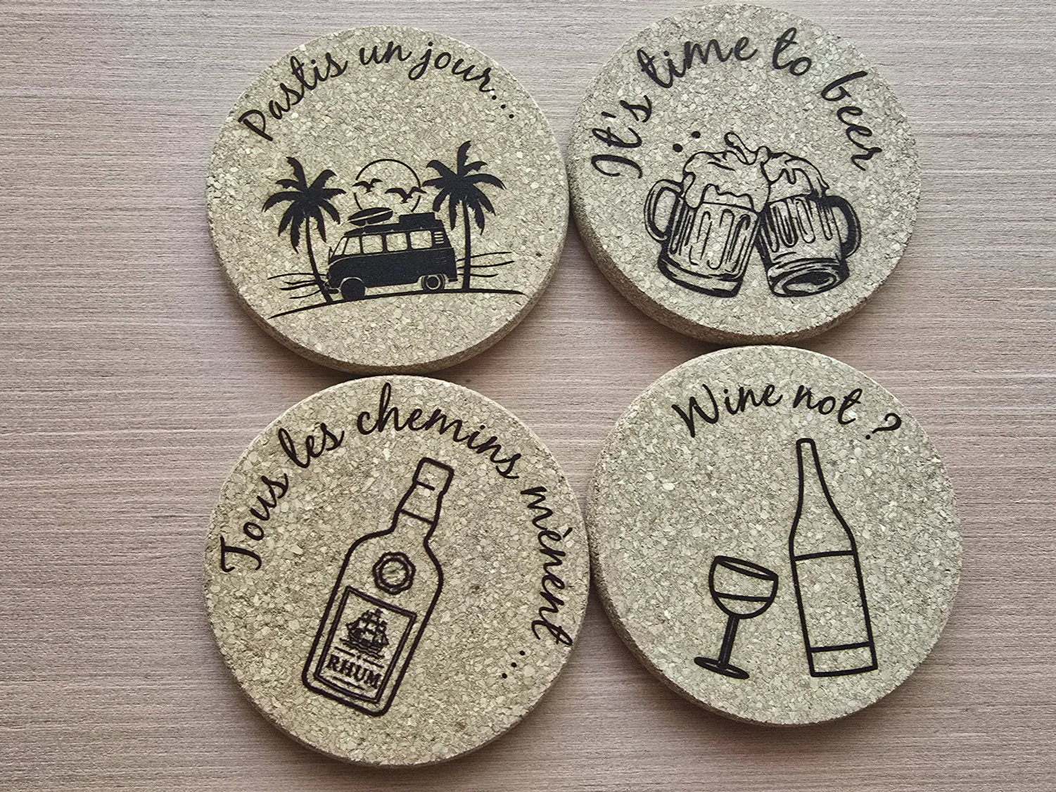 Set de sous-verres en liège avec motifs de boissons et citations