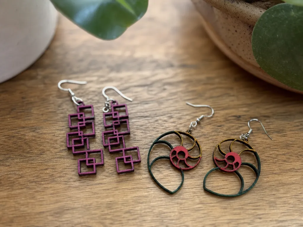 Boucles d'oreilles géométriques et en forme de coquillage nautile