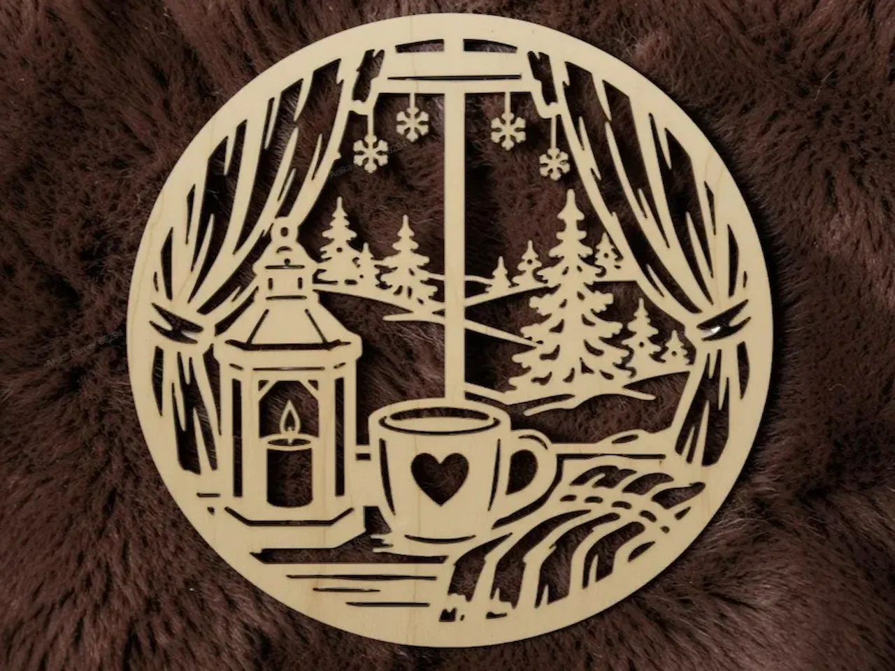 [Laser cut and engrave] Runder Weihnachtsschmuck mit Winterlandschaft Laterne und Tasse