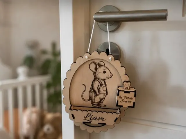 Plaque de porte personnalisée avec motif petite souris pour chambre d'enfant dent
