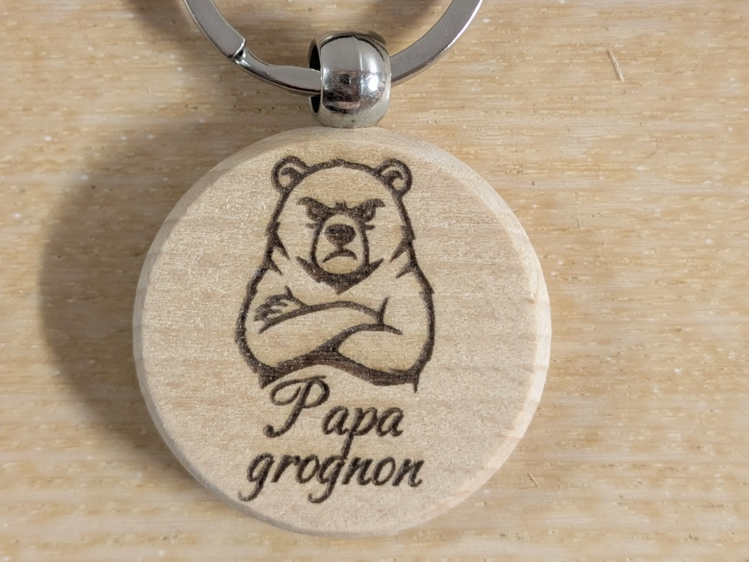 Porte-clés rond en bois avec motif ours et inscription Papa grognon