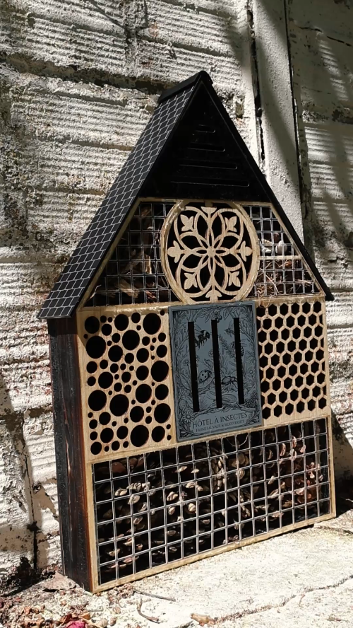 [Laser cut and engrave] Hôtel à insectes en bois et acrylique pour jardin
