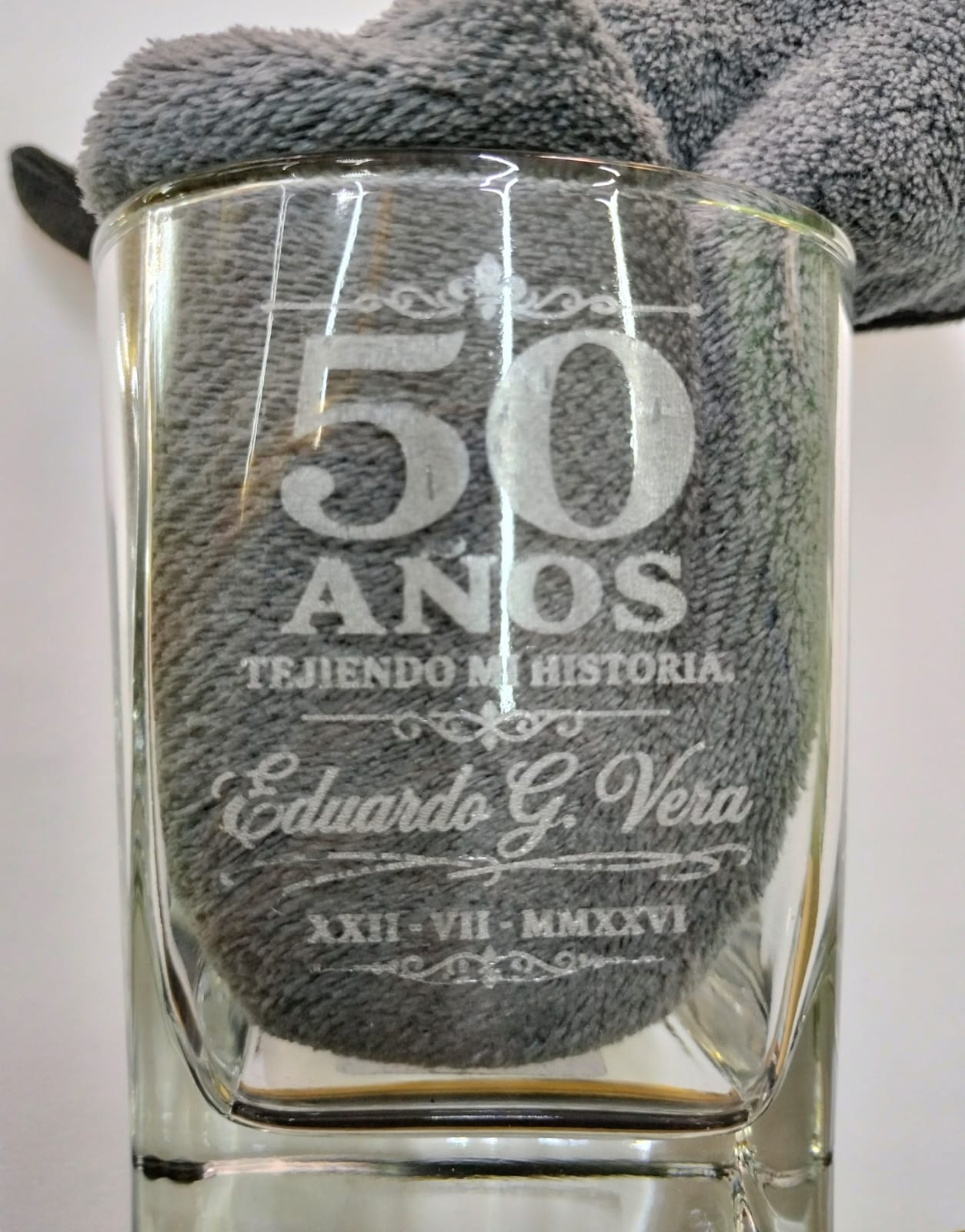 [Laser cut and engrave] Vaso conmemorativo de 50 años con nombre personalizado