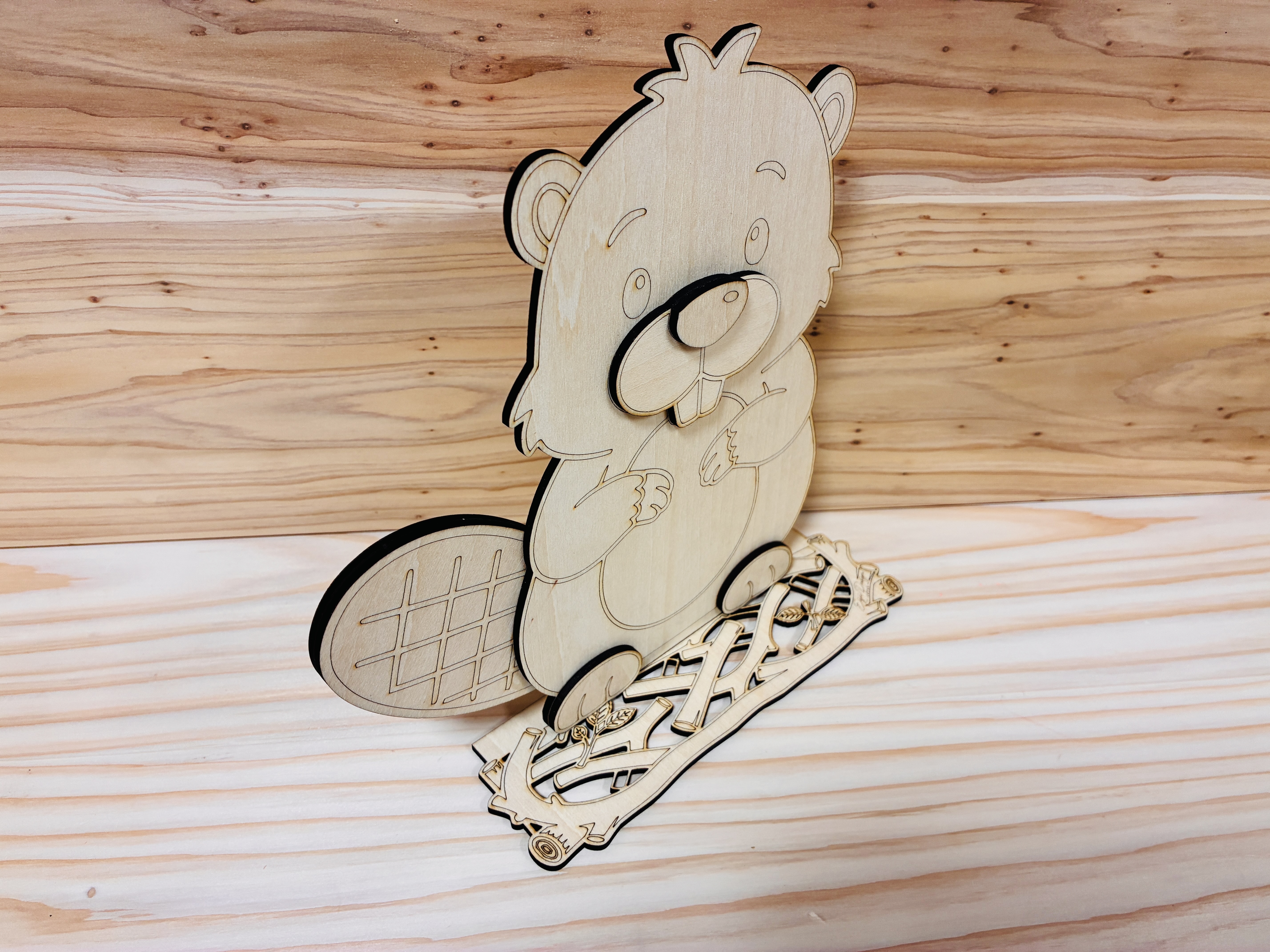 [Laser cut and engrave] ビーバーの形をした木製メガネスタンド