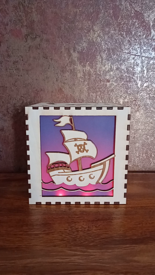 [Laser cut and engrave] Veilleuse cube lumineuse avec motifs de pirates et animaux marins pour chambre d'enfant
