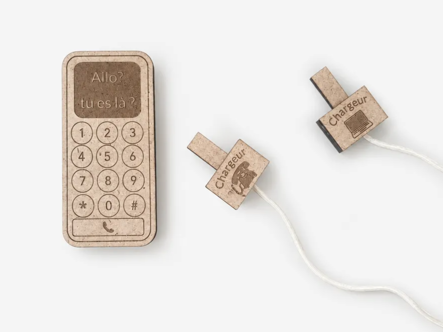 Jouet téléphone portable en bois avec accessoires de chargement pour enfants