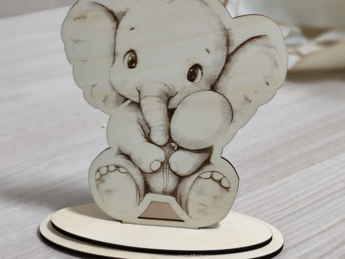 Statuetta da tavolo in legno con elefante per cameretta