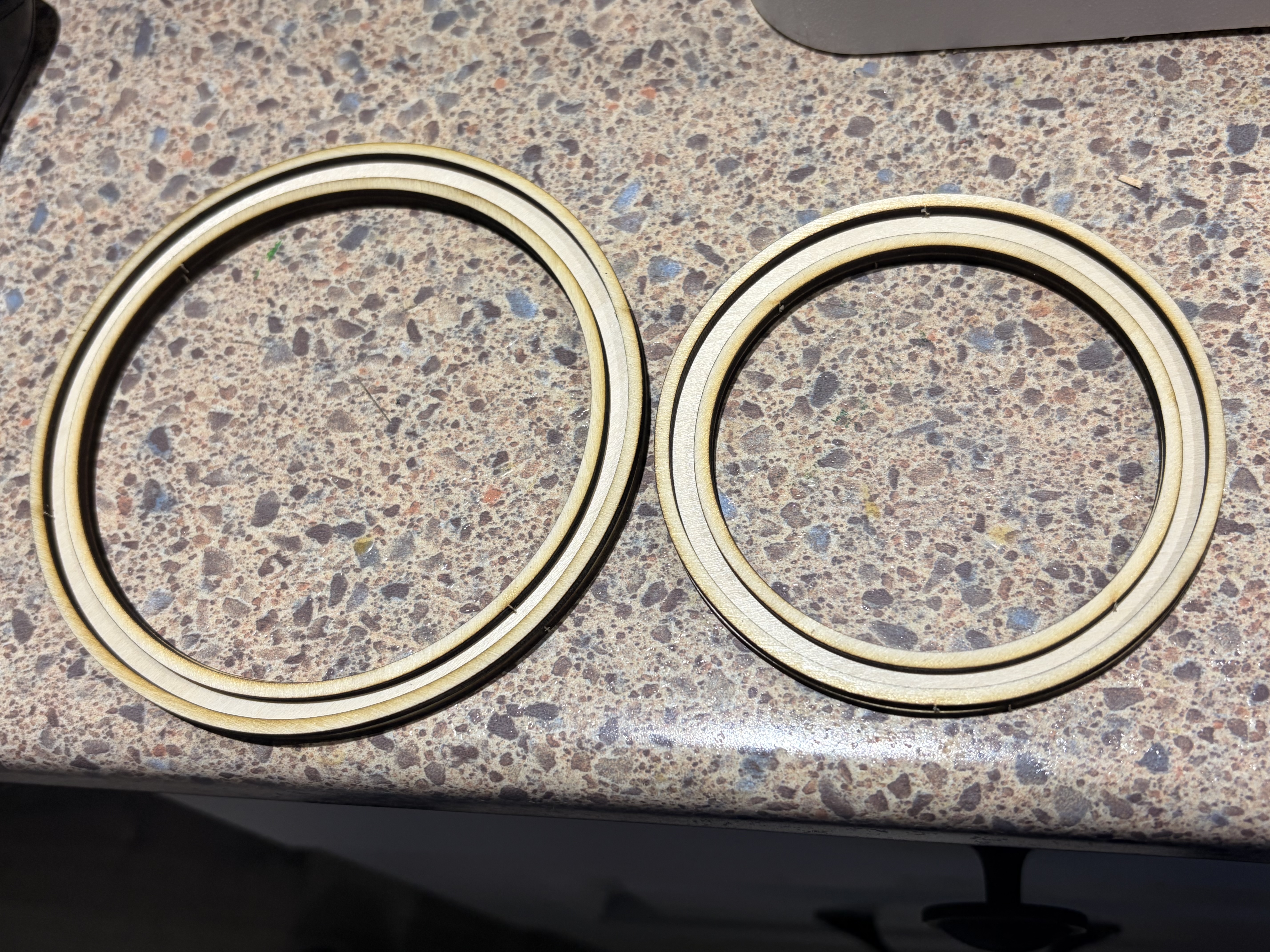 Live hinge pint ice cream holder that Insulates instruction: step 2 - Glue rings to top and bottom 