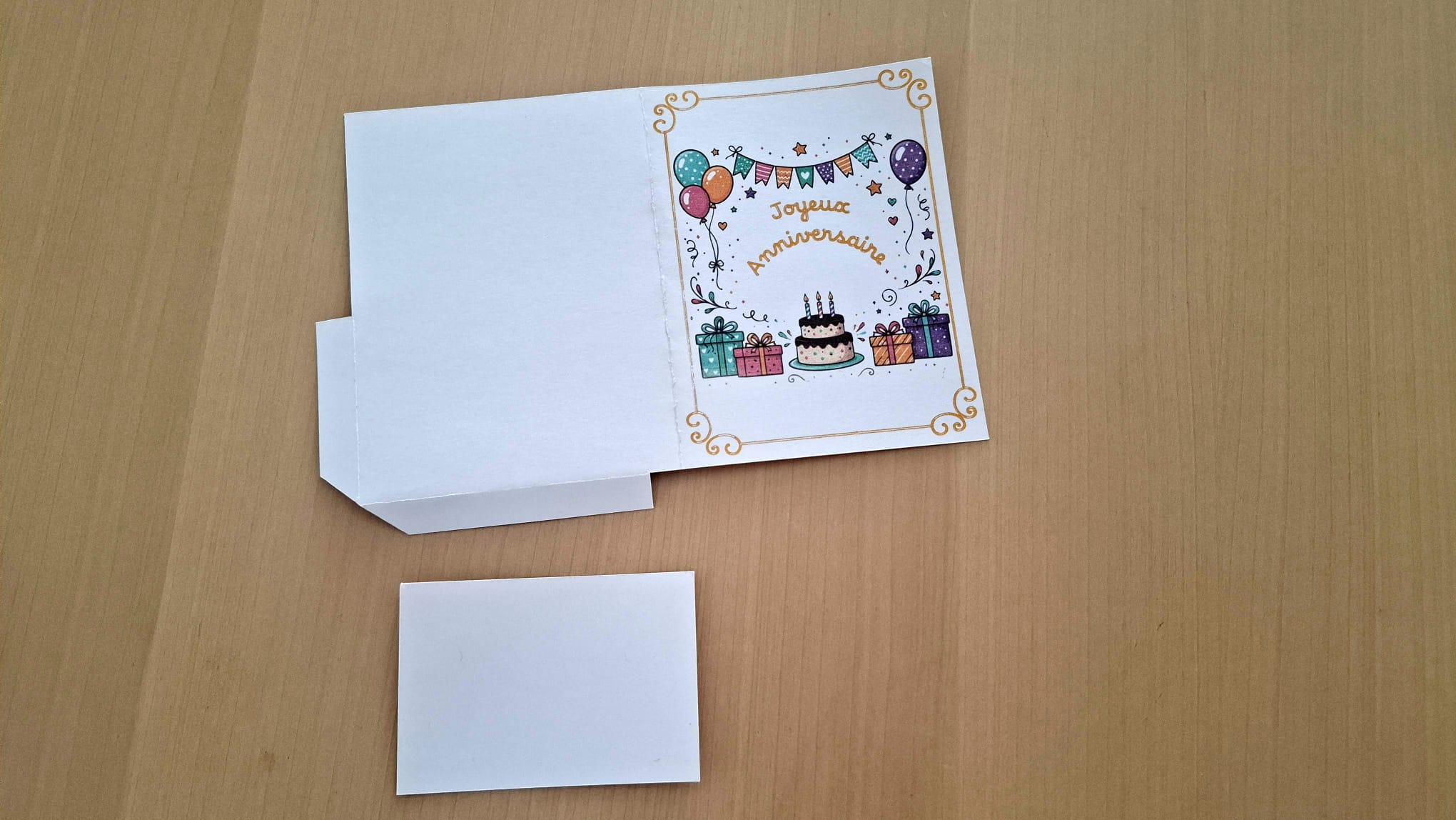 [Laser cut and engrave,Inkjet printing,Foil transfer] Carte de vœux Joyeux Anniversaire avec emplacement carte cadeau avec gâteau et ballons imprimée, découpée avec foil