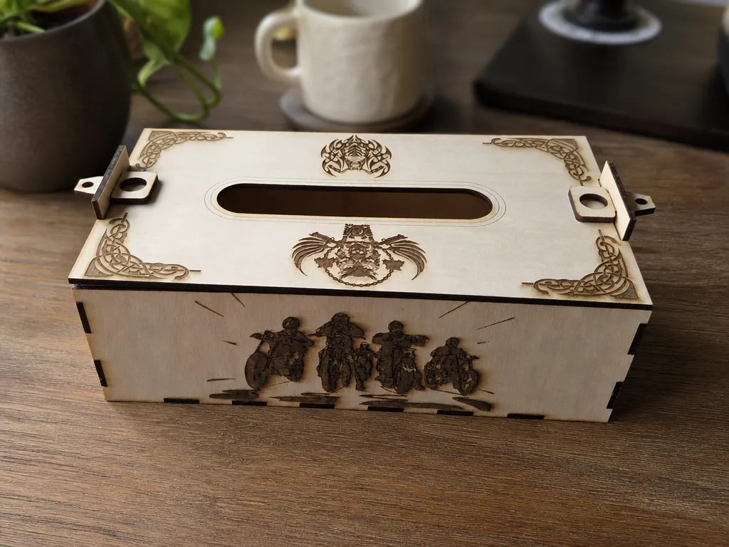 Boîte à mouchoirs en bois avec motifs de motards et détails celtiques