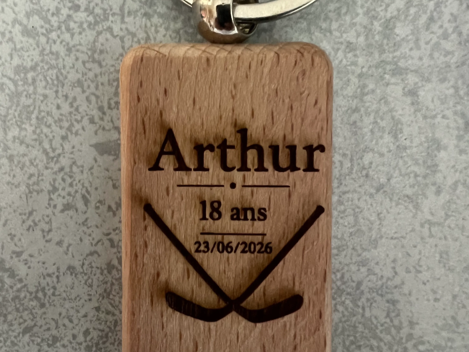Porte-clés en bois personnalisé avec motif de crosse de hockey