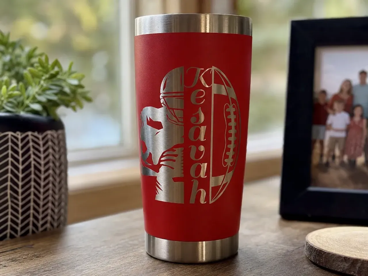 [Laser cut and engrave,Screen printing] Red Insulated Tumbler with Football Player and Name Kesavah
