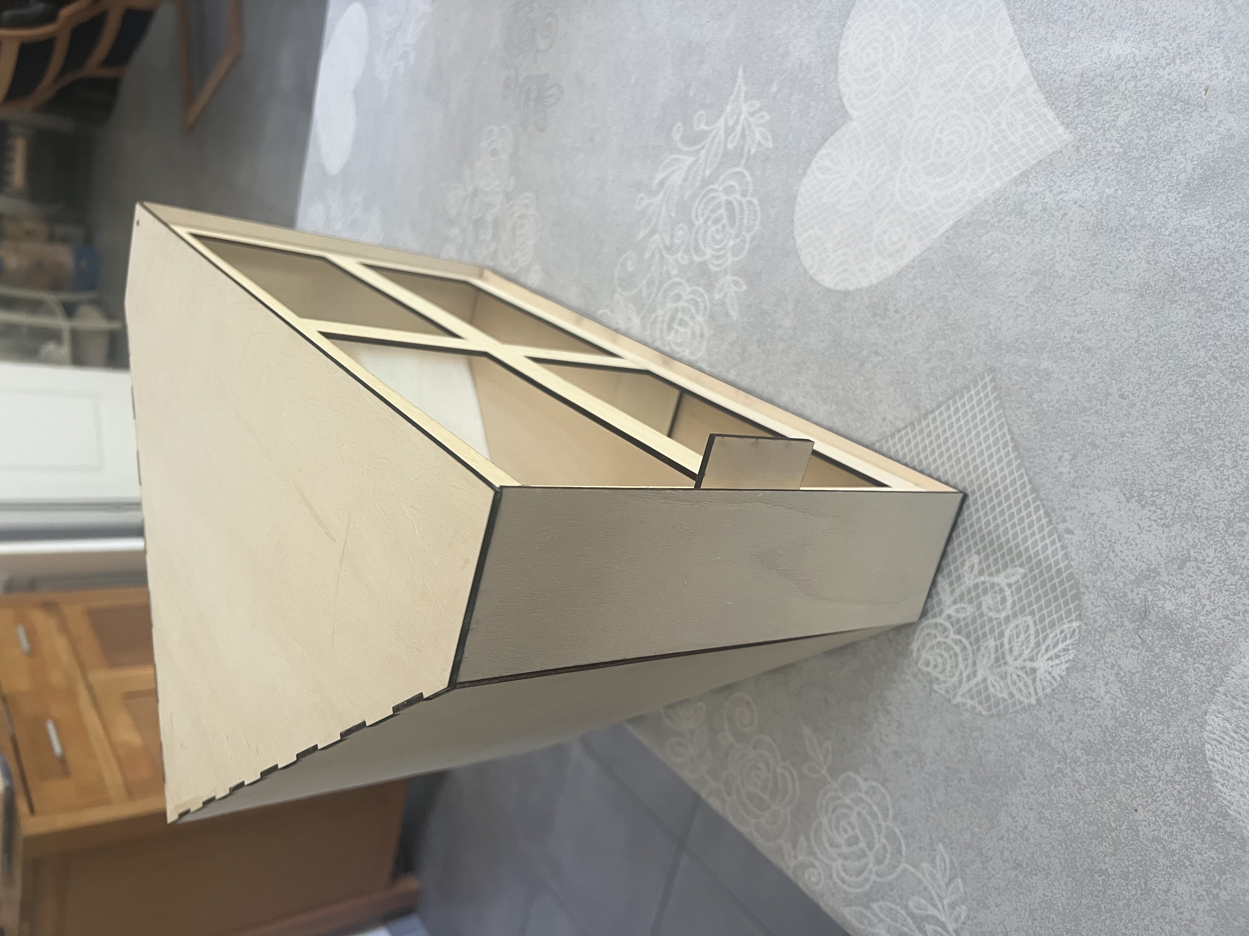 [Laser cut and engrave] Boîte de rangement en bois avec façade grillagée pour fruits et légumes