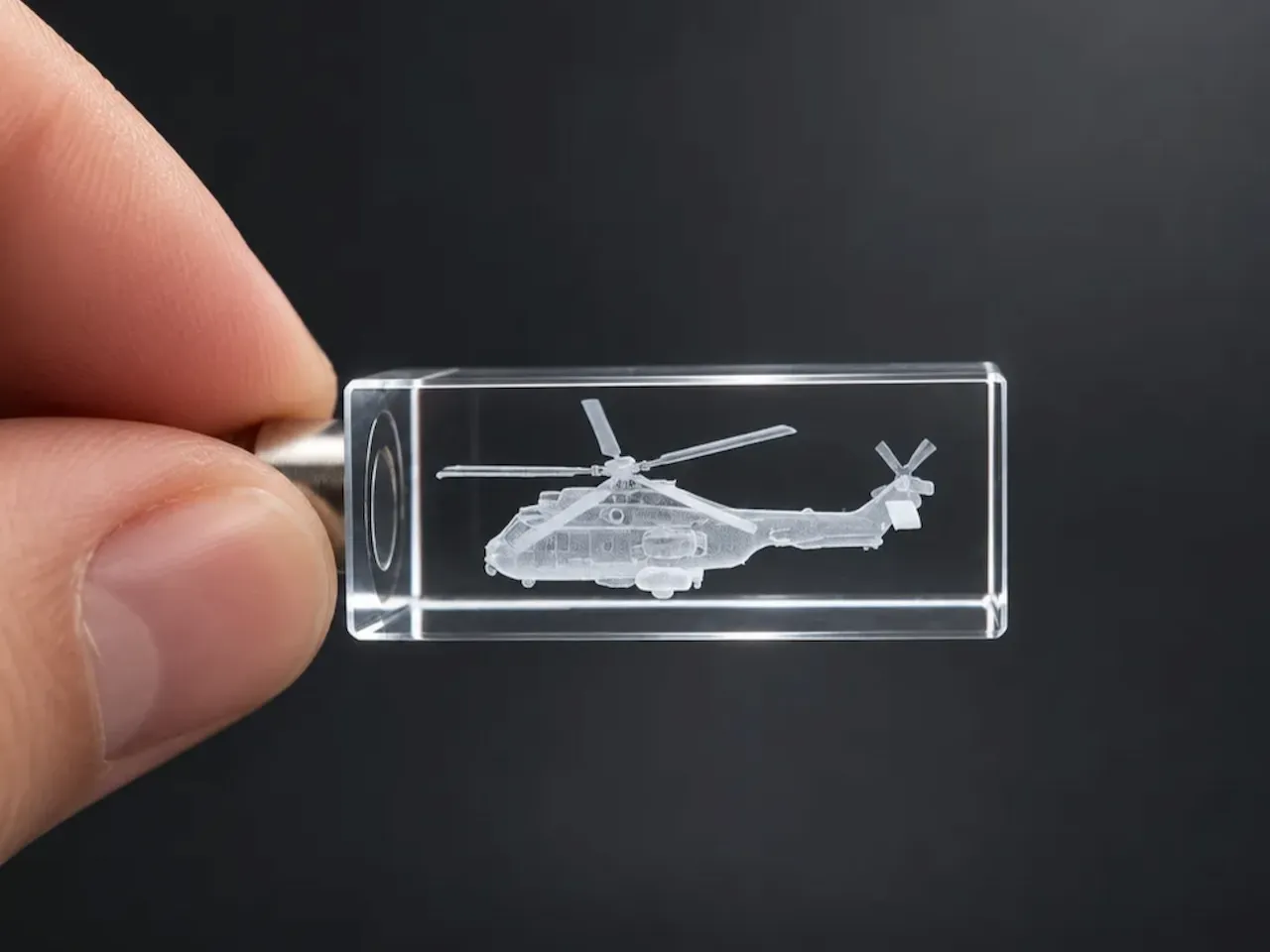 [Laser cut and engrave] Porte-clés en cristal avec hélicoptère gravé en 3D