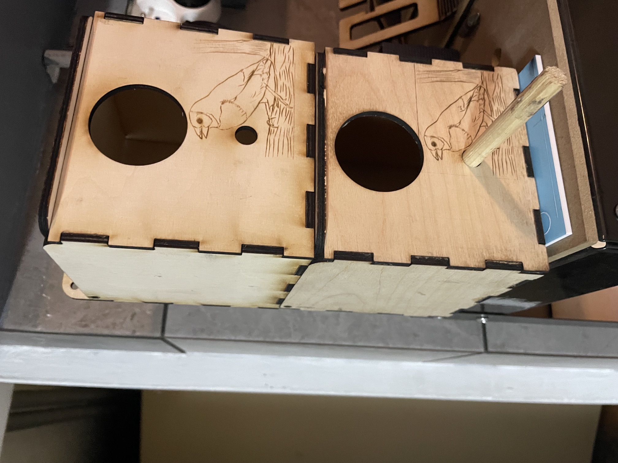 [Laser cut and engrave] Drewniana budka lęgowa dla ptaków z grawerem