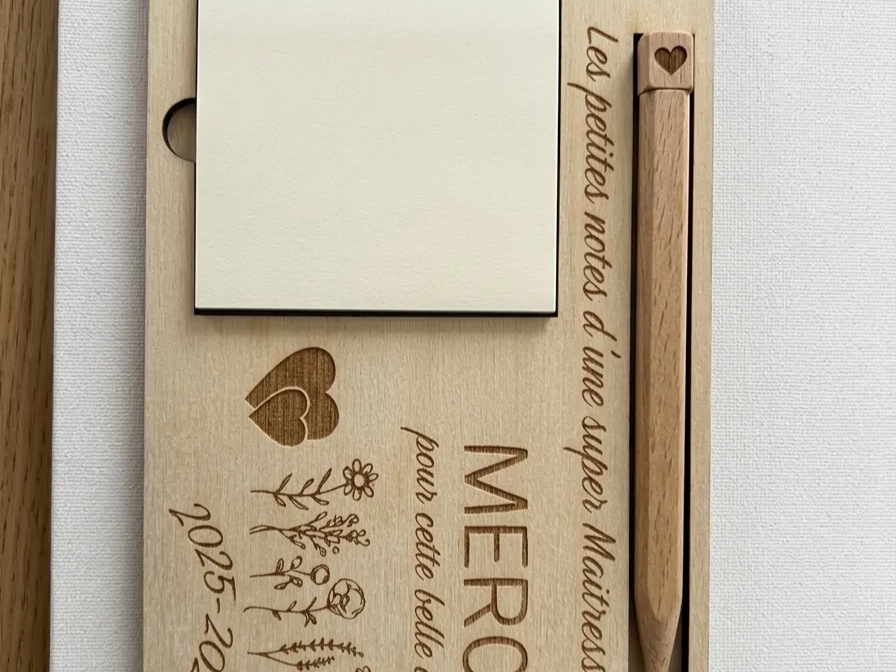 Bloc-notes en bois avec crayon pour maîtresse