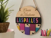 [Laser cut and engrave] Plaque murale ronde personnalisée pour classe d'enseignant avec crayons colorés