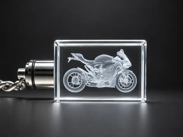 Porte-clés en cristal avec motif de moto sportive