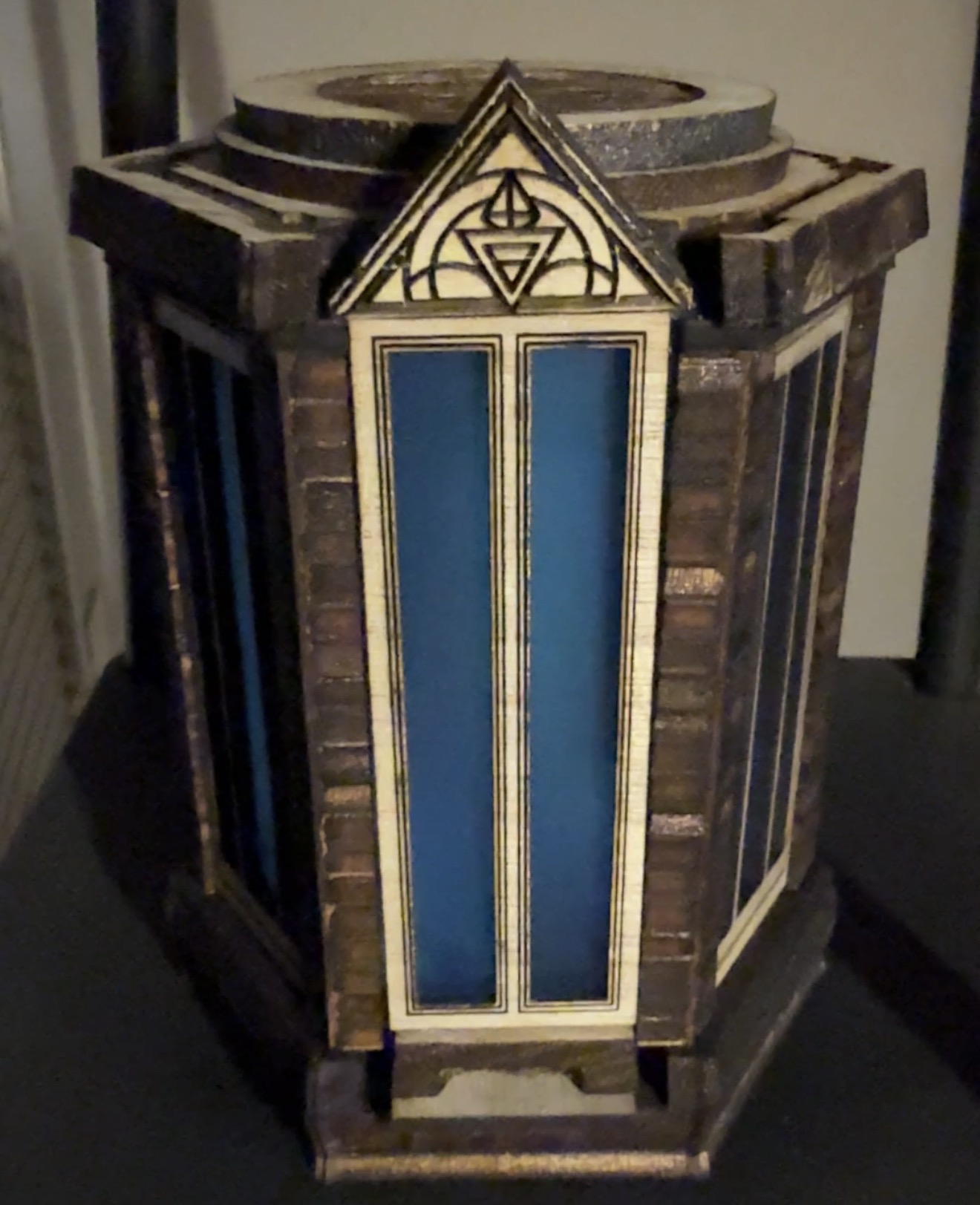 [Laser cut and engrave] Gothic Architectural Style Illuminated Table Lamp