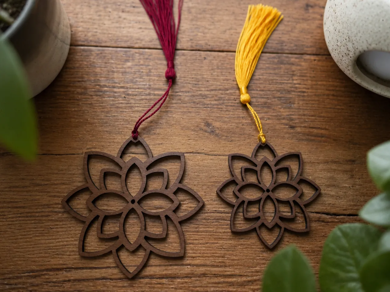 [Laser cut and engrave] Holz Lesezeichen mit Mandala Motiv und Quaste