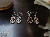 [Laser cut and engrave] Boucles d'oreilles pendantes en forme de tulipe stylisée