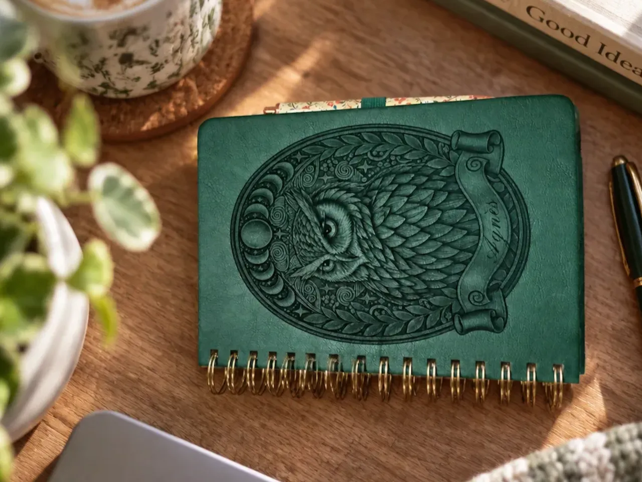 [Laser cut and engrave] Carnet à spirales vert avec motif de hibou et phases de lune