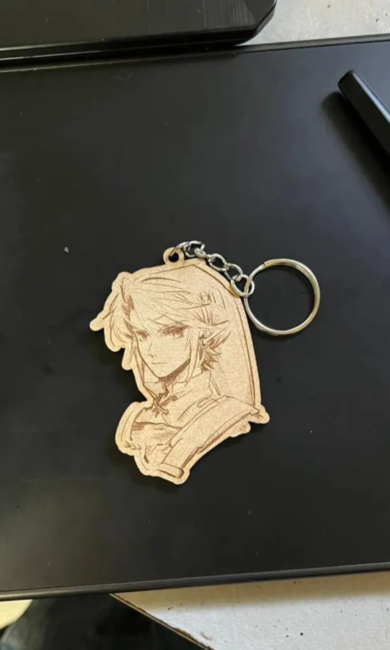 [Laser cut and engrave] Llaveros de madera con personajes de videojuegos en expositor rosa