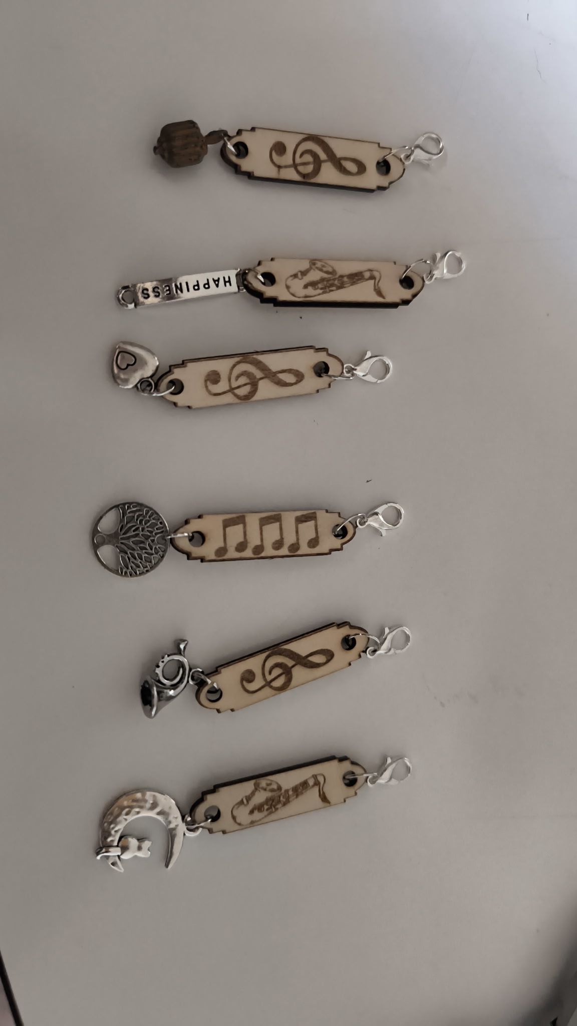 [Laser cut and engrave] Bracelets avec motifs de notes de musique et instruments