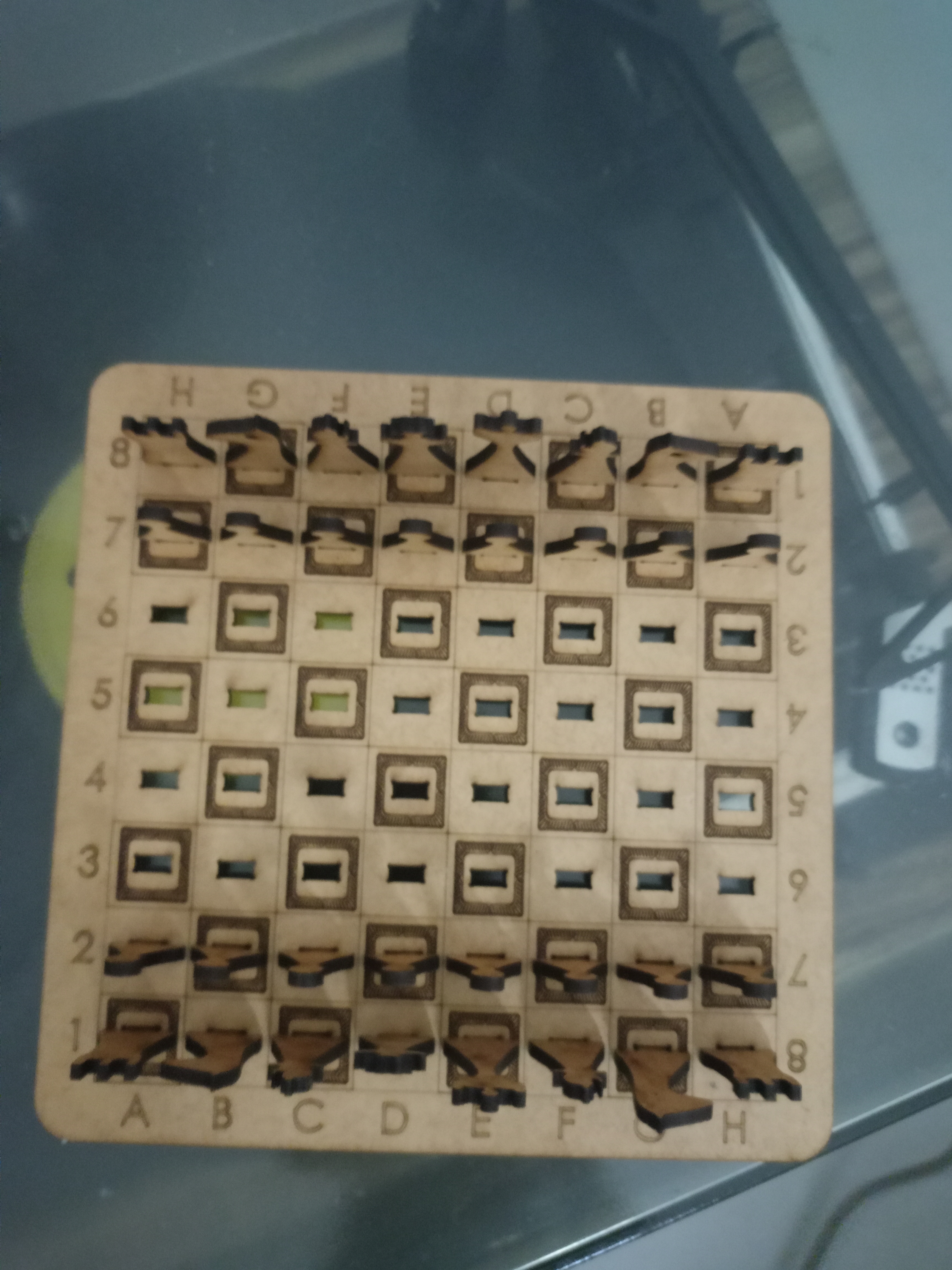 [Laser cut and engrave] Juego de ajedrez de madera con piezas minimalistas