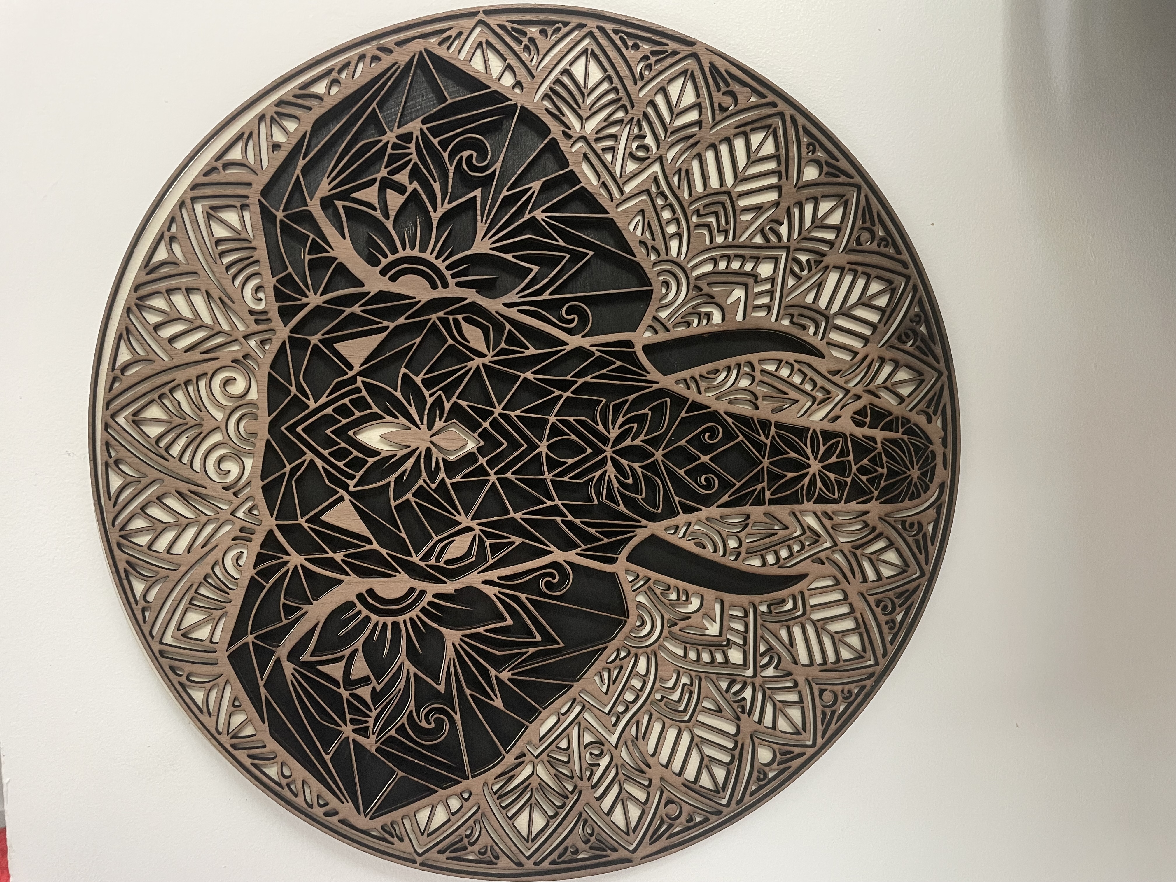 [Laser cut and engrave] Décoration murale ronde en bois avec motif géométrique d'éléphant