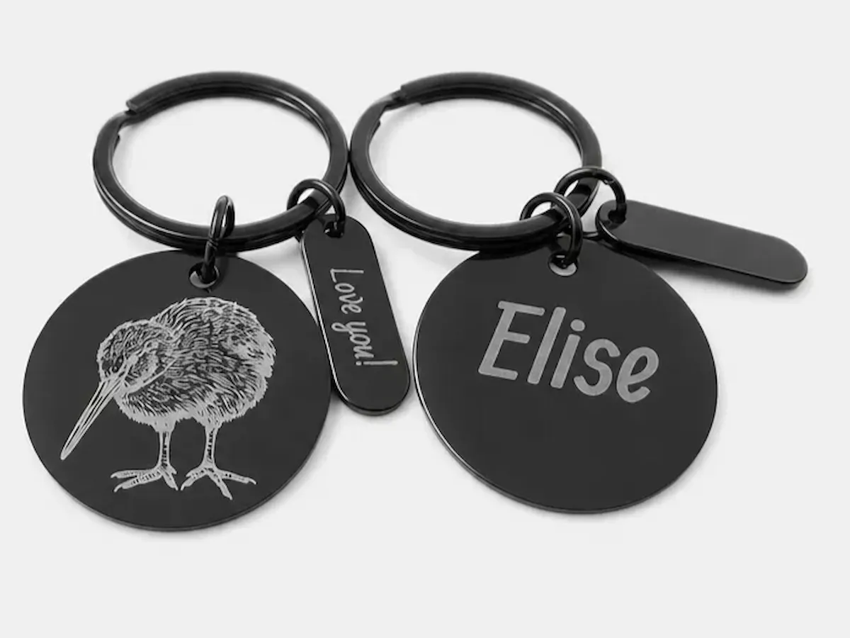 [Laser cut and engrave] Black Metal Keychain with Kiwi Bird and Personalized Name Tag