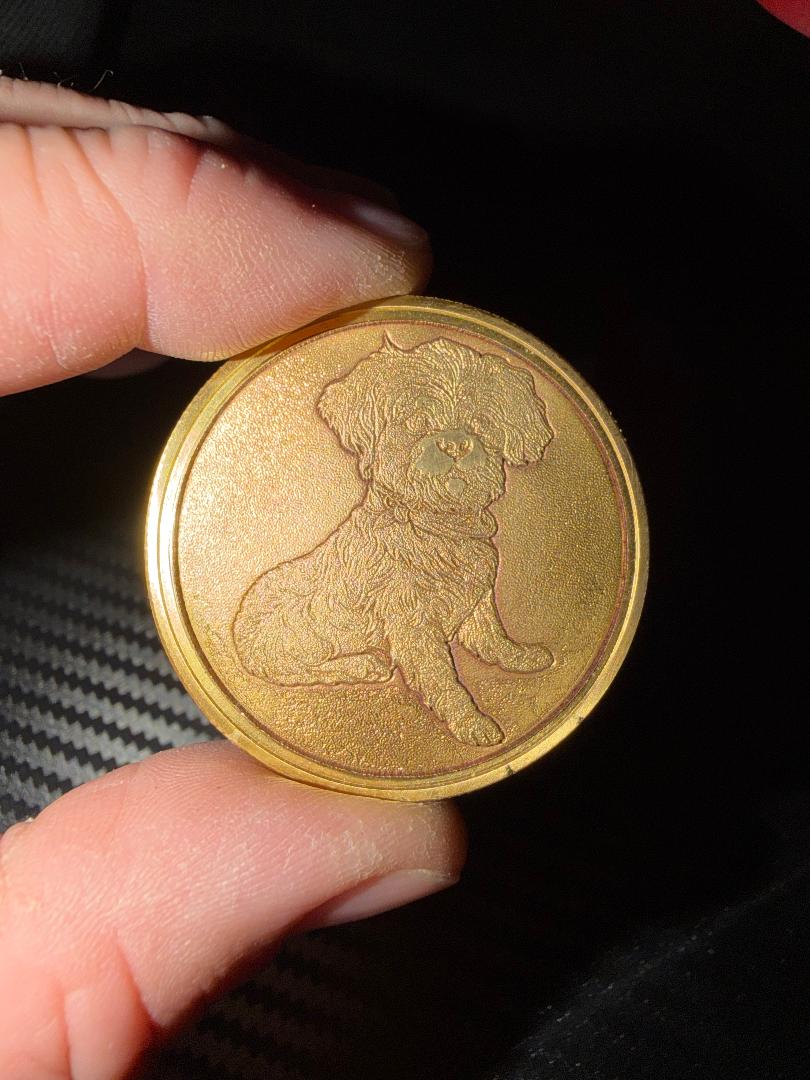 [Laser cut and engrave,Screen printing] Gold Medal Featuring an Embossed Shih Tzu Dog Portrait