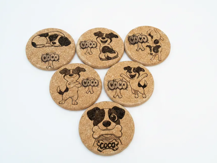 Ensemble de sous-verres en liège ronds avec illustrations de chien Coco