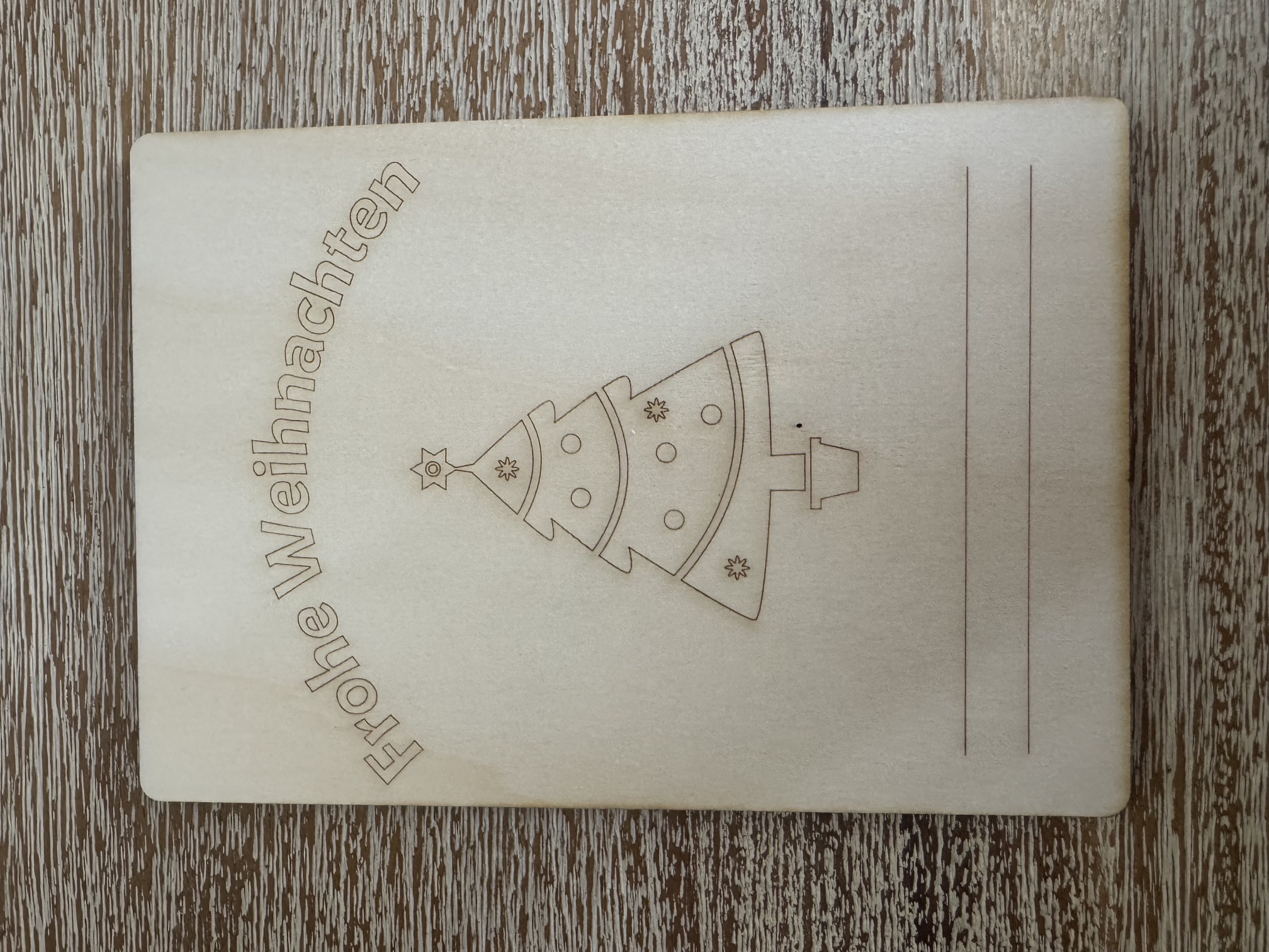 [Laser cut and engrave] Holzschild mit Frohe Weihnachten Schriftzug und Weihnachtsbaum Motiv