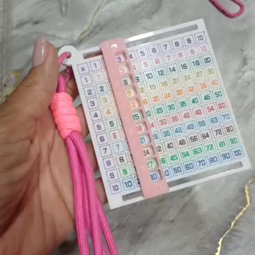 [Laser cut and engrave] Tabla de multiplicar educativa con deslizador para aprendizaje matemático