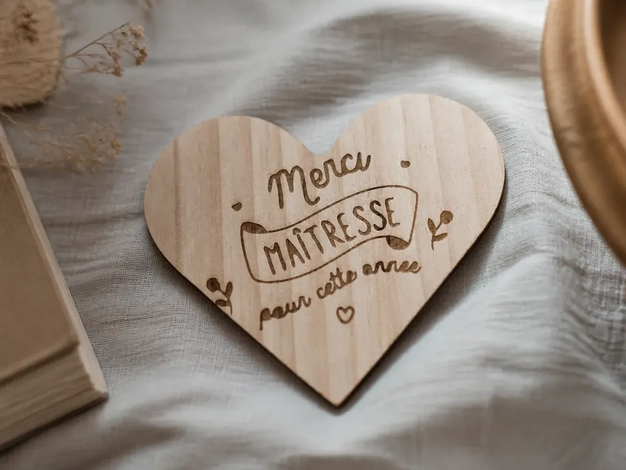 [Laser cut and engrave] Cœur en bois Merci Maîtresse pour cette année