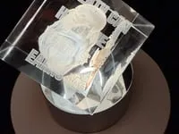 [Laser cut and engrave] Kratos Glaswürfel mit detaillierter 3D-Figur aus God of War
