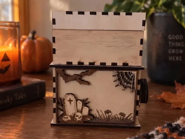 Le Cercueil à Mécanisme sur le thème d'Halloween avec chauve-souris et tombe