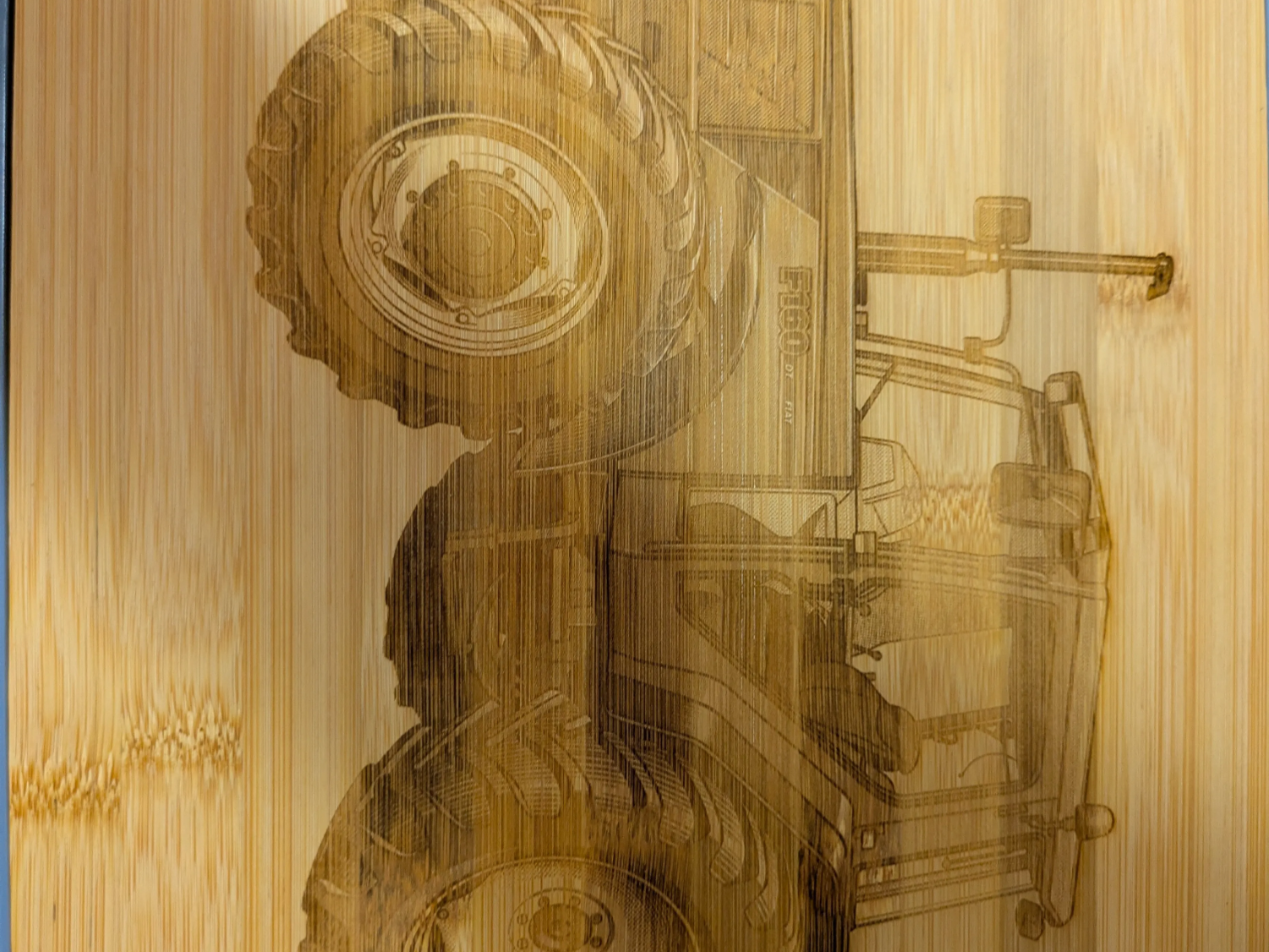 Planche à découper en bambou avec illustration de tracteur Fiat F160