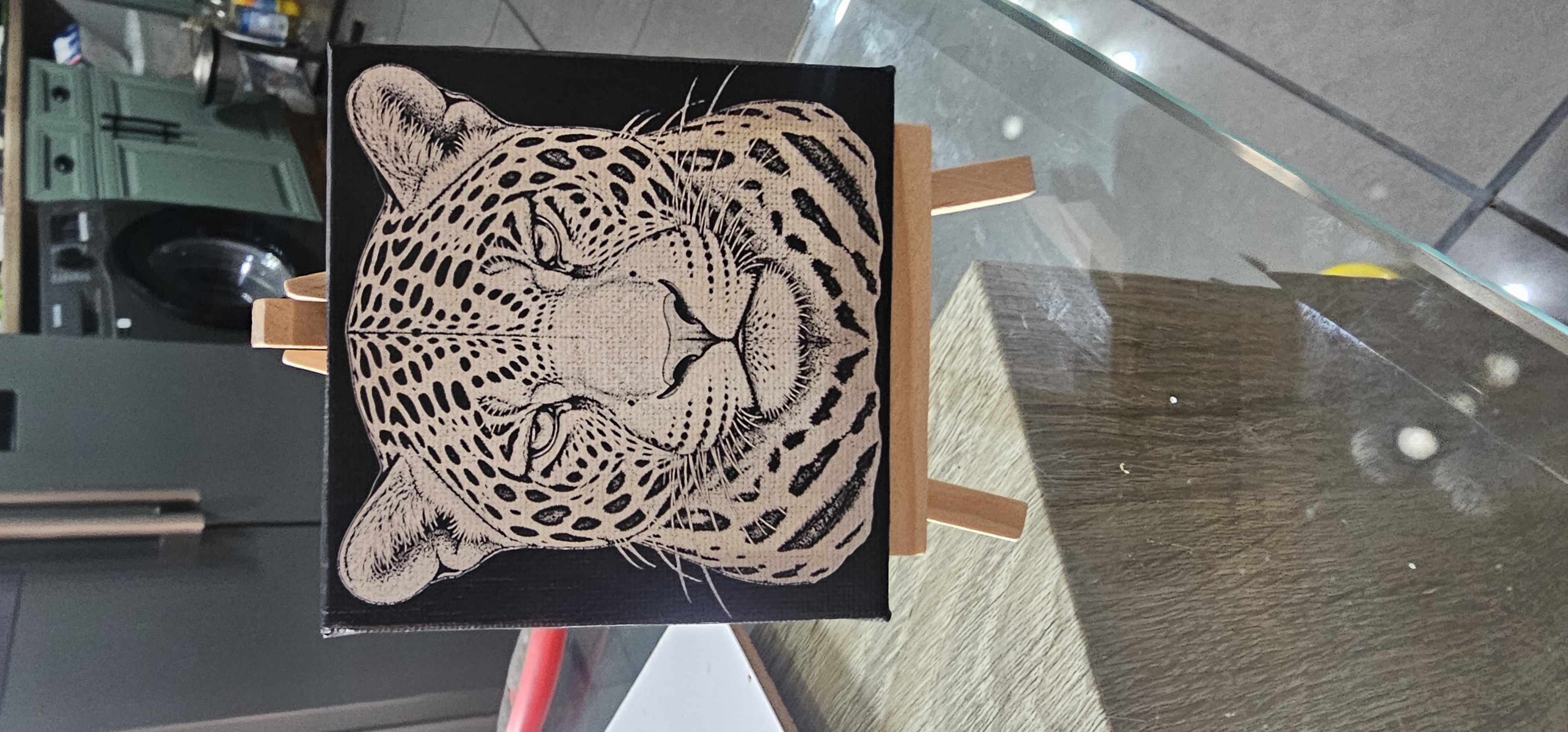 [Laser cut and engrave] Leopard Portrait Canvas Art on Miniature Easel